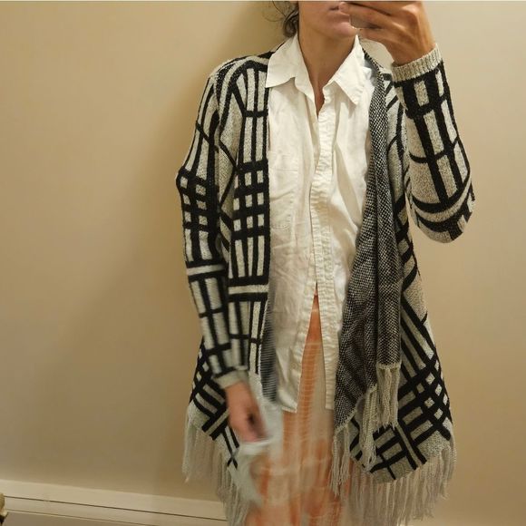 Sisters b&w Plaid fringe poncho shawl cardigan open front - Picture 1 of 9